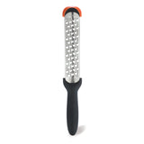 Grobe Küchenreibe von CUISIPRO, Edelstahl, ideal zum Reiben von Käse, Gemüse und Gewürzen, Nahaufnahme der Reibfläche