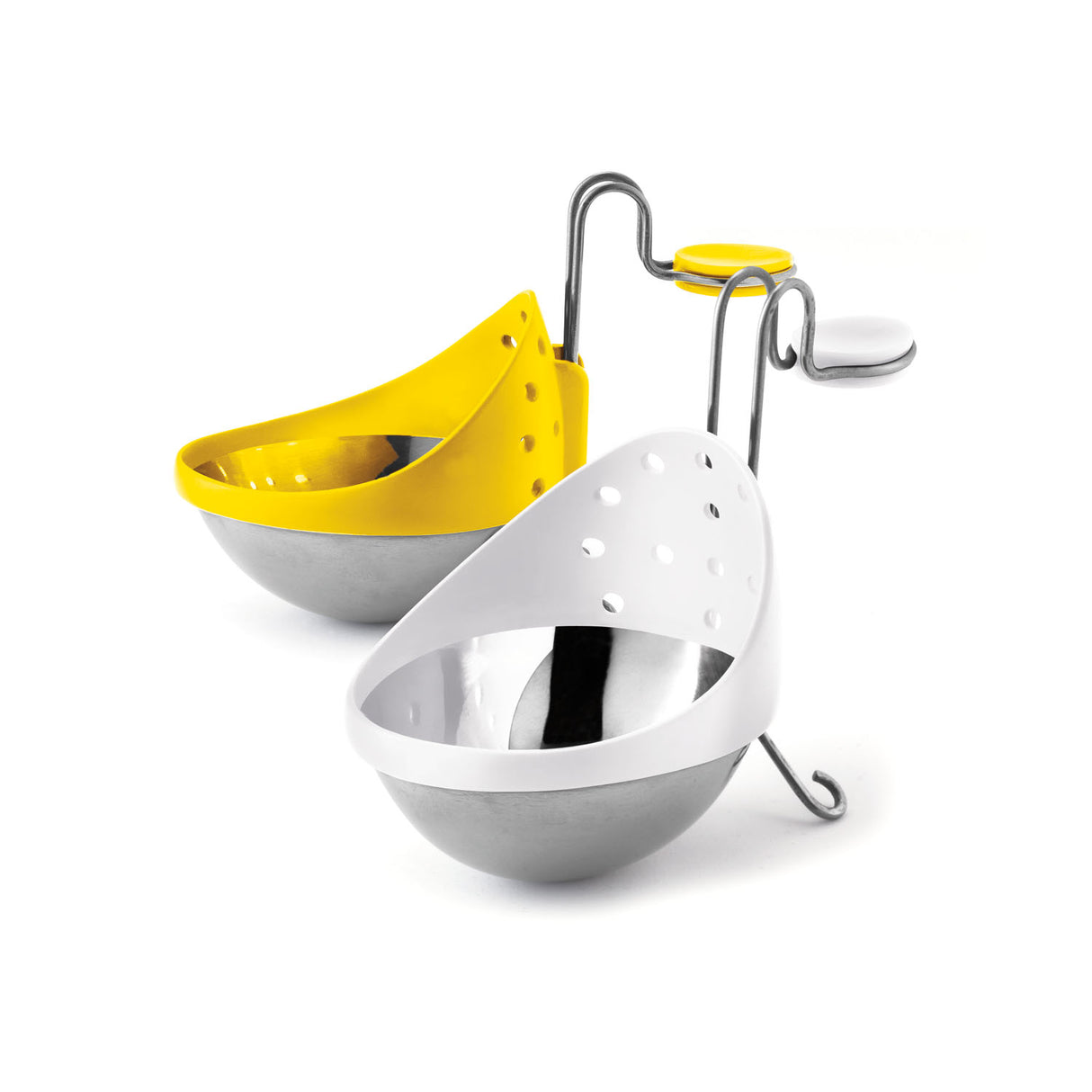 Edelstahl-Eier-Pochierer im 2er Set, gelb und weiß, für perfekt pochierte Eier, von CUISIPRO, auf einem Küchenhintergrund sichtbar