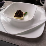Weiße Müslischale von Corelle, langlebiges Porzellan, elegantes Design für Frühstück und Snacks, klare Linien und glatte Oberfläche.