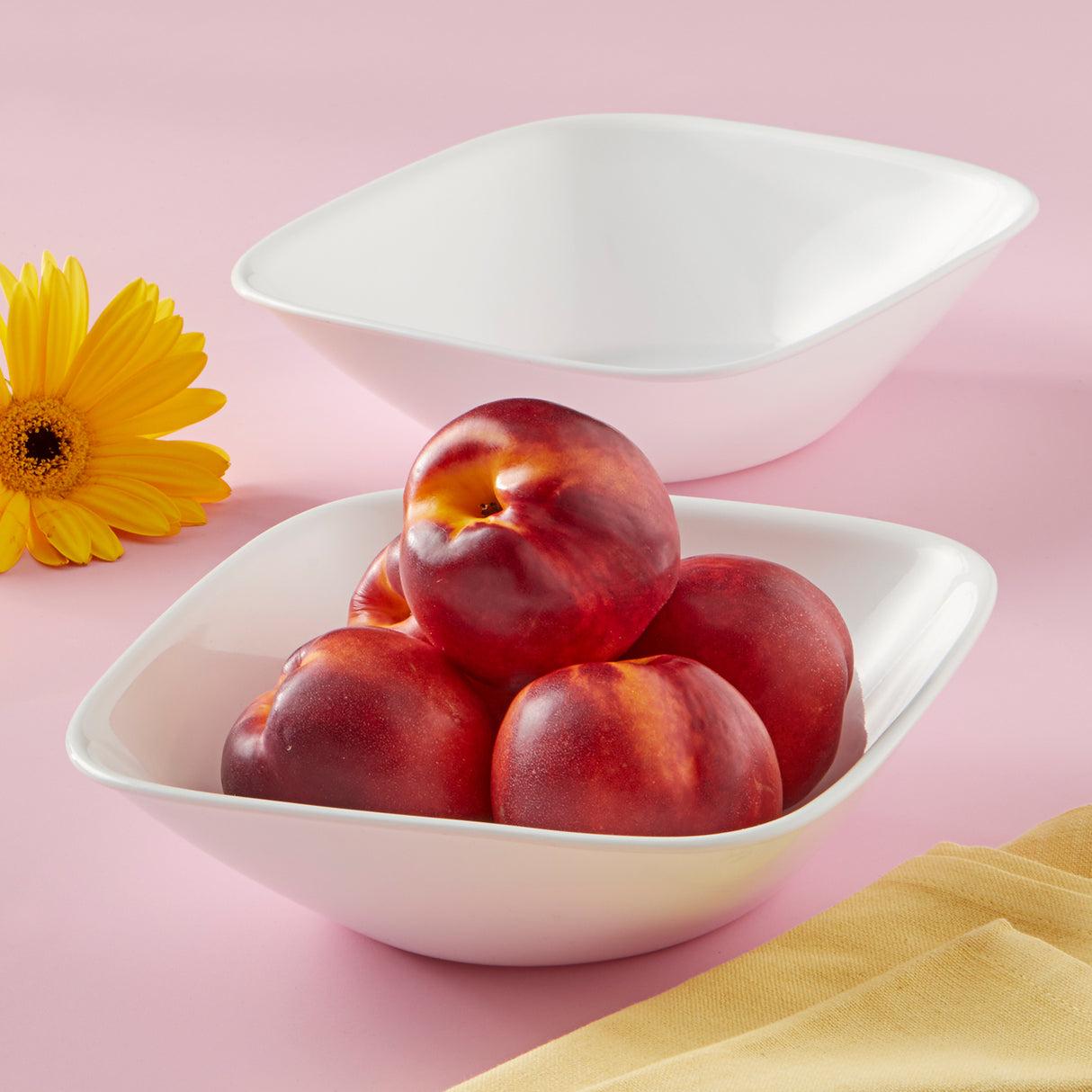 Weiße Müslischale von Corelle, schlicht und elegant, perfekt für Frühstück und Snacks, modernes Design, keramische Oberfläche.