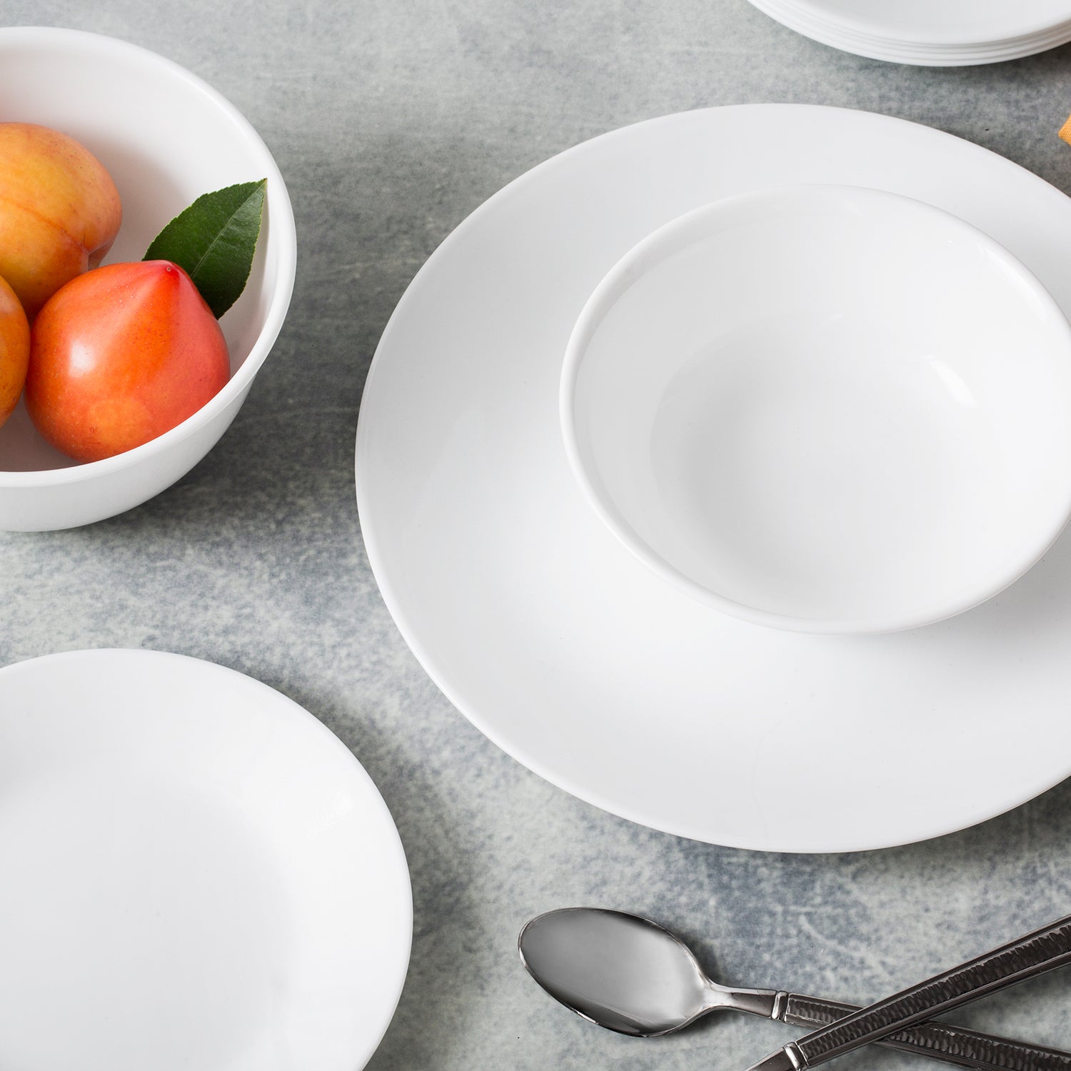 Corelle Winter Frost Leinen-Servierset, 12-teilig, mit eleganten weißen Geschirrsets für festliche Anlässe und Alltagsnutzung.