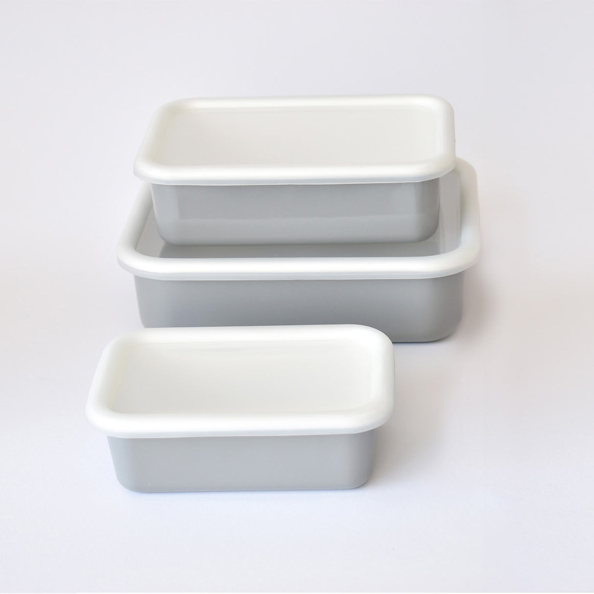 Blaue HoneyWare Emaille Frischhaltedose in Grau, flach mit 0,74L Fassungsvermögen, ideal für Lebensmittelaufbewahrung