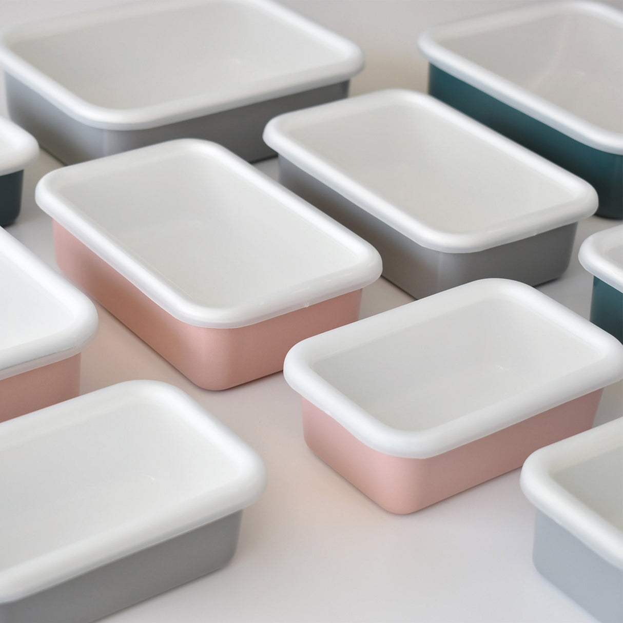 HoneyWare Emaille Frischhaltedose in Rosa M, flach, 0,74L, mit Deckel, langlebige Emaille für Lebensmittelaufbewahrung