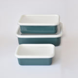 HoneyWare Color Line Emaille Frischhaltedose Petrol S, flach, 0,42L, mit buntem, robustem Emailldeckel und Edelstahlrand.