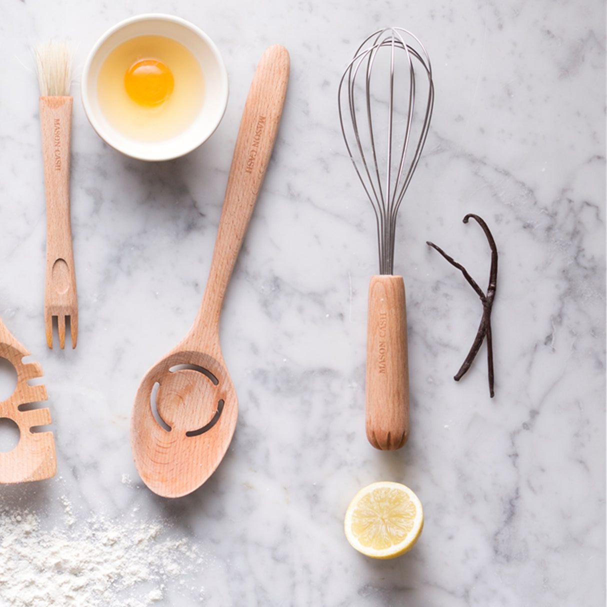 Mason Cash Kochlöffel mit Eiertrenner, 2-in-1, Edelstahl, langlebig, praktisches Küchenwerkzeug für Eier und Kochen