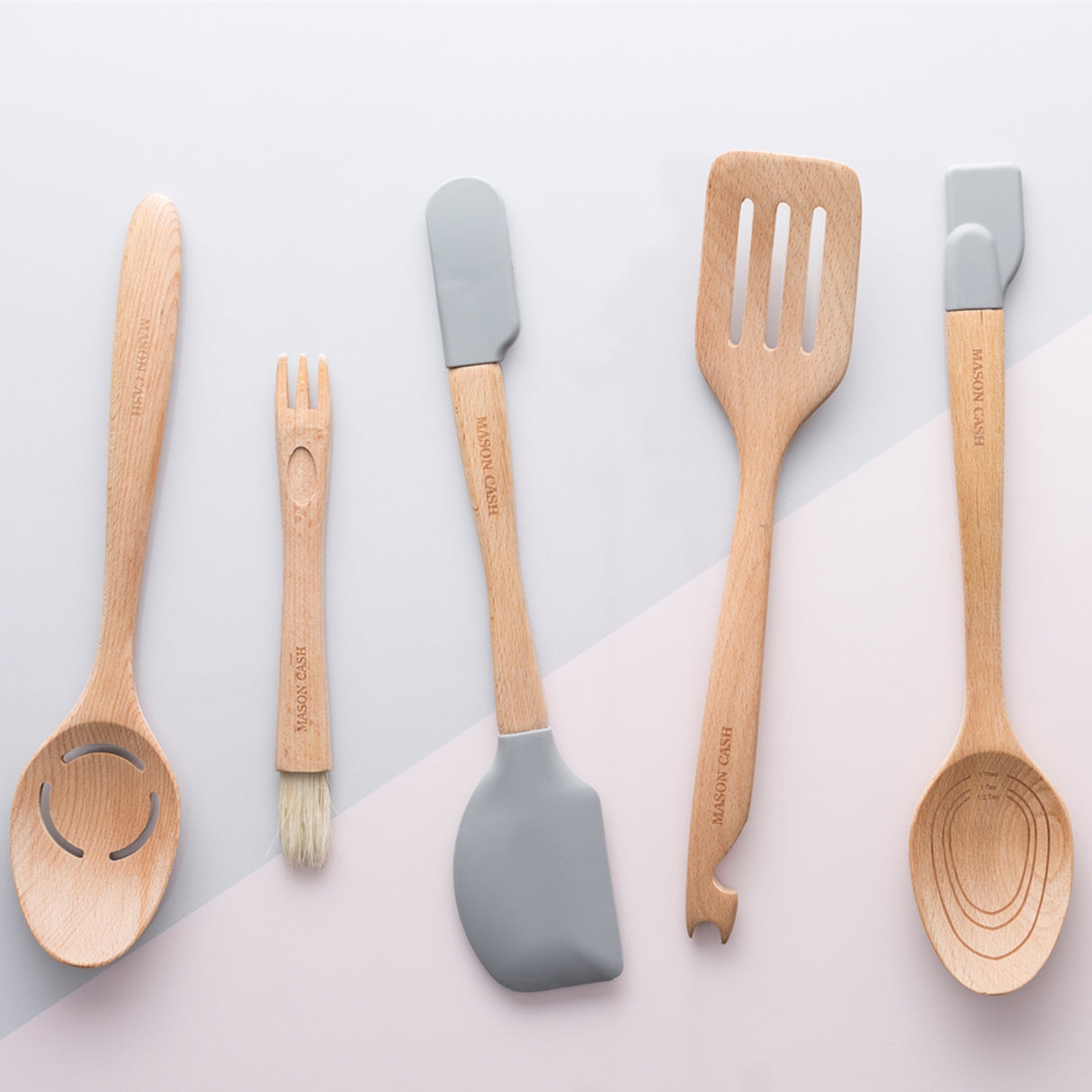Kochlöffel mit Eiertrenner von Mason Cash, 2-in-1 Küchenhelfer aus langlebigem Material, perfekt für Kochen und Backen