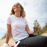 Grüne Glas-Trinkflasche PURE | GREEN von Typhoon, 600 ml, mit transparentem Verschluss, ideal für Wasser und Getränke.