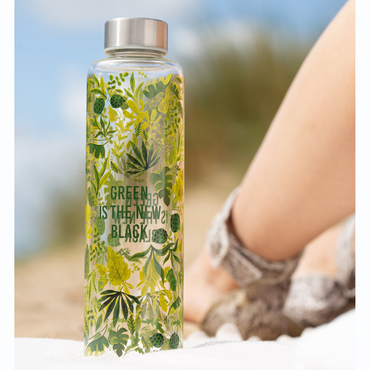 Glas-Trinkflasche PURE GREEN von Typhoon, 600 ml Fassungsvermögen, mit grünem Deckel und transparentem Glas.