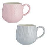 Geprägte Waben-Tasse von Mason Cash, 350 ml, in zwei Farben, detailreiche Oberfläche und elegante Form.