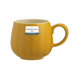 Gepresste Tasse mit Zacken, 350 ml aus Mason Cash, in zwei Farben, detailreiche Muster, Keramik, Nahaufnahme