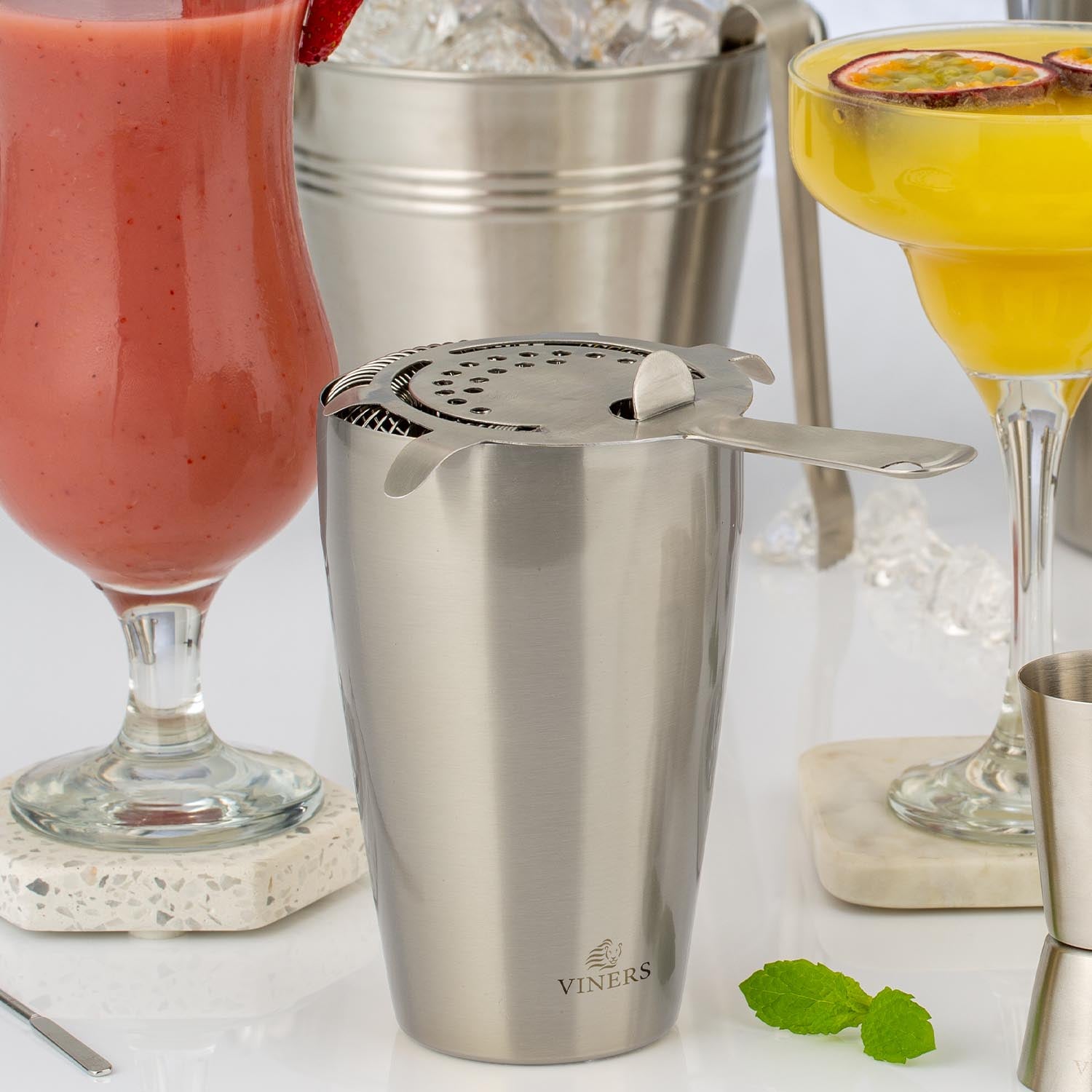 Viners Cocktail-Sieb aus Edelstahl zum Abseihen von Getränken, feine Maschen für klare Cocktails.