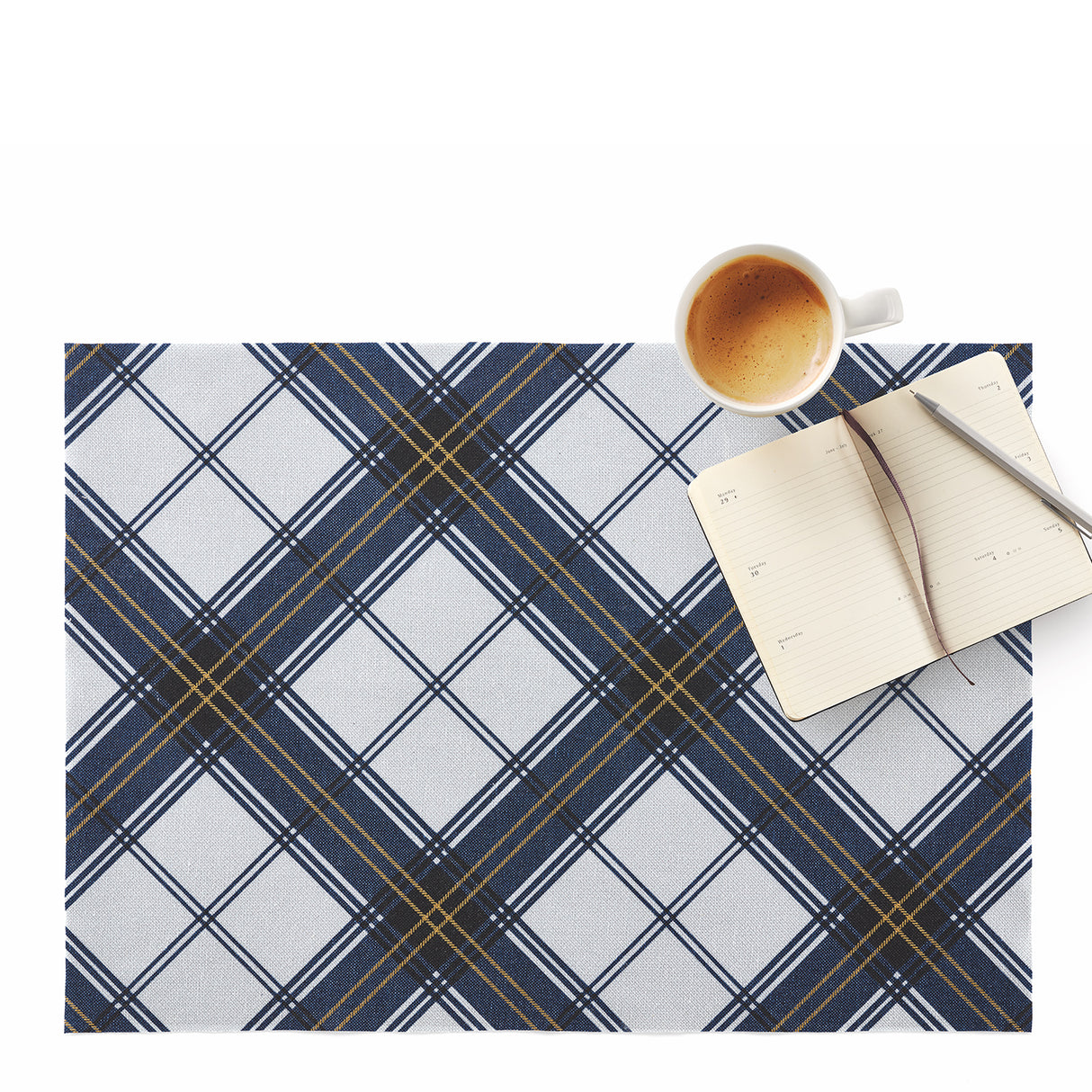 Blaue Tartan-Tischsets mit Lotoseffekt, 2er Set, von DAY DRAP, textile Tischdekoration mit stylischem Muster und schimmernder Oberfläche