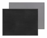 Rechteckiges Platzset von FREEFORM in Schwarz und Grau, aus robustem Material, für stilvollen Schutz und Dekoration.