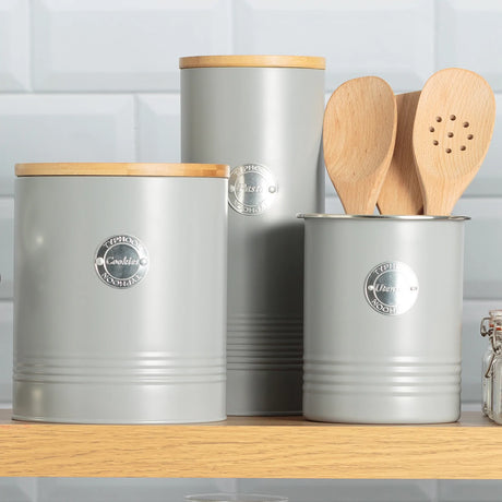 Pastellgraue Spaghettidose von Typhoon, 2,5 Liter, aus der Living Grey Range, mit stabilem Deckel.