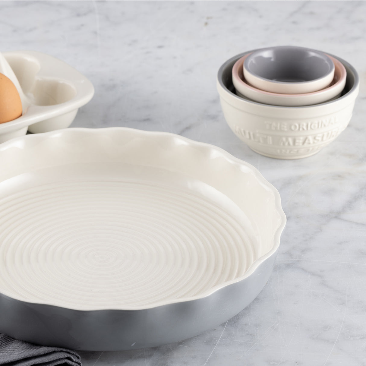 Mason Cash Quiche-Backform aus Keramik, 24 cm Durchmesser, ideal für köstliche Quiches und Backwaren.
