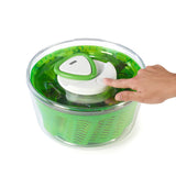 Grüne Zyliss Easy Spin 2 Salatschleuder mit Handkurbel und Druckknopf, 20 cm Durchmesser für frischen Salat