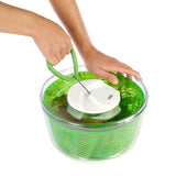 Grüne Zyliss Easy Spin 2 Salatschleuder mit 20 cm Durchmesser, Handbetrieb für sauberes Abtropfen von Salat.